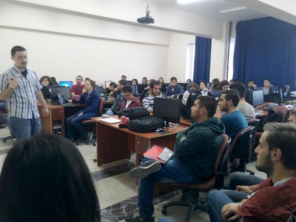 paufsc's tweet photo. HTML ve CSS eğitimi Pc-Lab 5 de başladı. :) http://t.co/QenJGCMT5q