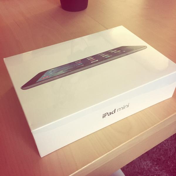 _SushiCat's tweet photo. Mon joli cadeau d'anniversaire❤️😍👍 #iPad #iPadMini2 #iPadMini #iPadMiniRetina #Apple #iaddict #AppleAddict #teamipad http://t.co/lq1akRJuE8