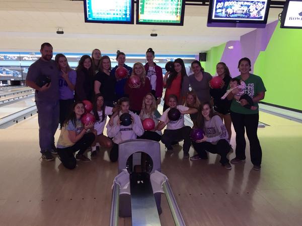 ZionsvilleVB's tweet image. Taking a minute off the court and on the lanes for some fun team bonding before practice!  #sectionalsweek #Eagles