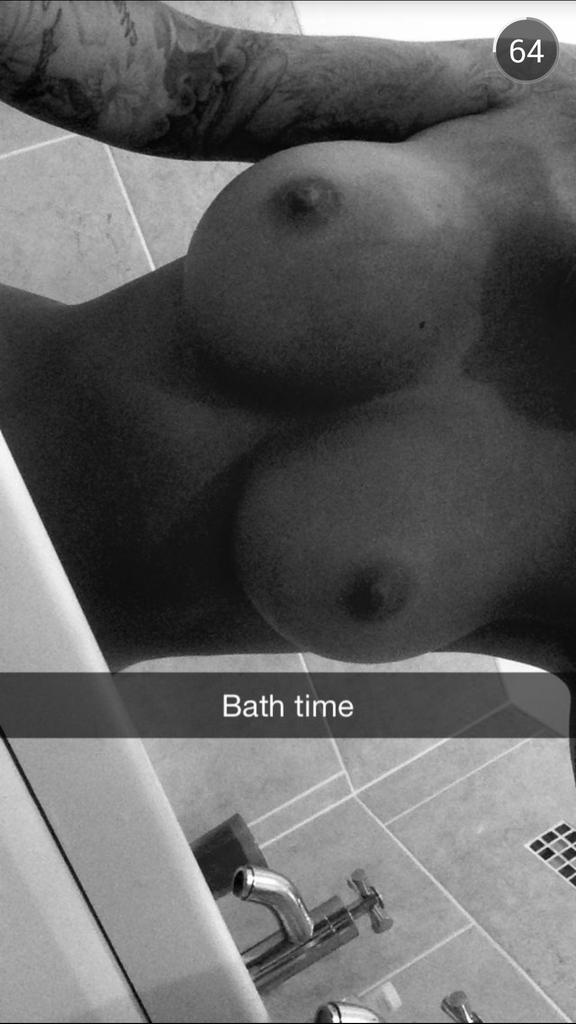 Kj Apa Nude Snapchat Pics Leaked.