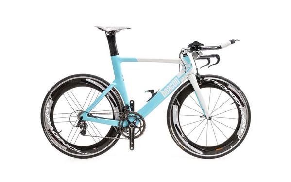 220Triathlon's tweet photo. Beacon’s B_55 is an outstanding tri bike, but its front wheel needs taming, says our tester: http://t.co/d8KRLzeMqm http://t.co/kktfCSUHyF