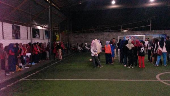 Comed_fkumm's tweet photo. Masih dengan keramaian pembukaan MCL 170an suporter dari @FKUMM_2014 memeriahkan acara tahunan comed! Istimewa http://t.co/ZRrFzrrw75