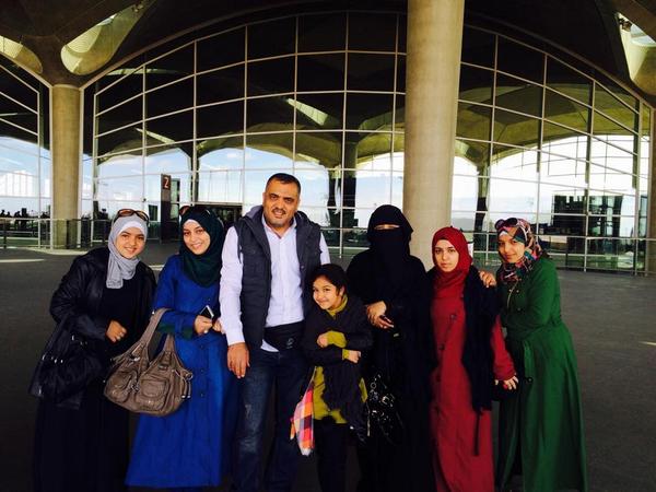 RandaAlKurdi's tweet photo. السلام عليكم 
وصلت رندة هي وعائلتها إلى #تركيا وسوف يستقرون فيها ♥ http://t.co/t31k0JWEmQ