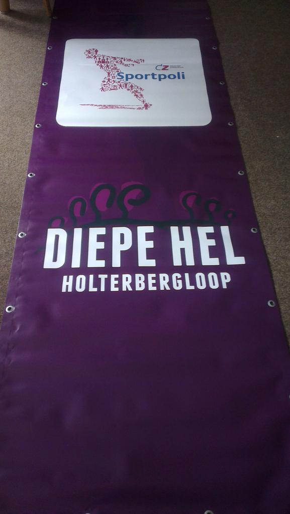 HendriMarkvoort's tweet photo. Vanaf nu vol voor de 27e @Dhhloop 2014! De opbouw kan beginnen alles ligt klaar! #nijverdal #holten #holterberg http://t.co/xYUBb4fR8W