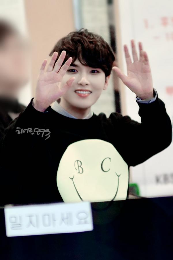 sujunesia's tweet photo. 141022 sukira - ryeowook RT @HearingRW: http://t.co/EIJ539OPm7