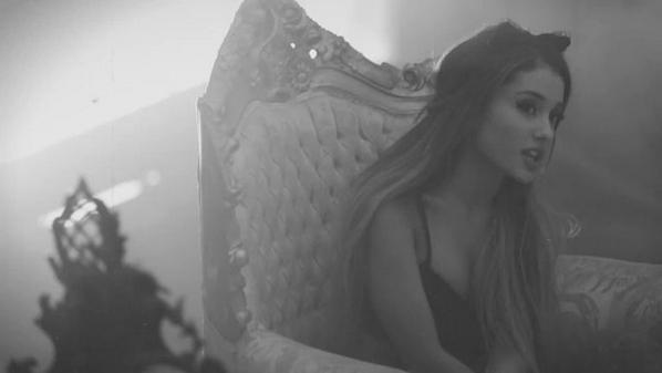 Клип лов ми. Love me like you do элли голдинг. Give me фото. Клип лов ми. Элли голдинг 50 оттенков.