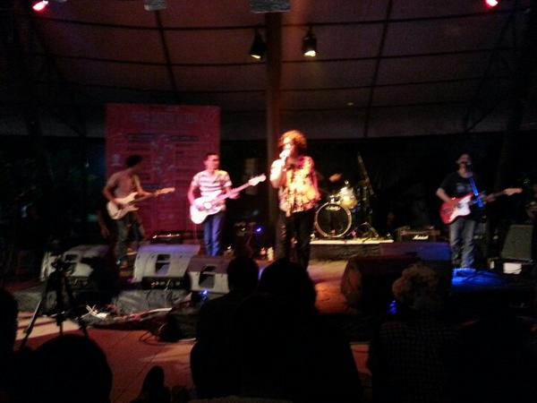 _HOPLA4's tweet photo. Selangkah lagi menuju puncak acara... saksikan dulu yang satu ini @thebobrocks #HOPLA4 :D http://t.co/H0nurS2w6z
