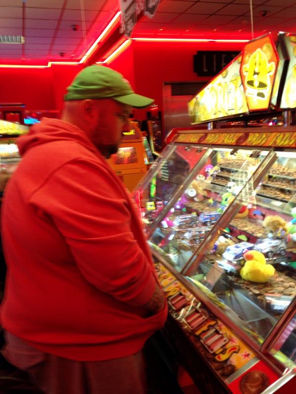emma_grimwood's tweet photo. Nice day at skegness with @hirons22229 @LJobber @v15h4l7 #jagerslush #pennygambling #dave7 http://t.co/iSB7eJ2UOG