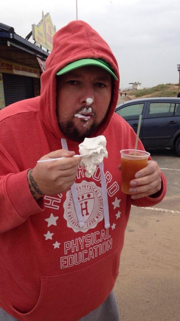 emma_grimwood's tweet photo. Nice day at skegness with @hirons22229 @LJobber @v15h4l7 #jagerslush #pennygambling #dave7 http://t.co/iSB7eJ2UOG