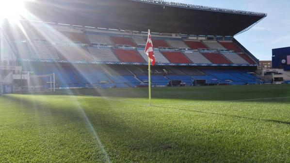Atleti's tweet photo. El césped del Calderón está perfecto. ¡Ya hay ganas de fútbol! ¡Ganas de @ChampionsLeague! #AtletiMalmo #UCL http://t.co/CVwlqdd7Wu
