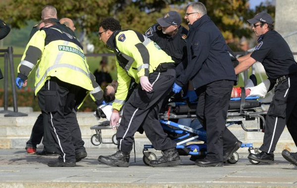 TorontoStar's tweet photo. Photos: Soldier, security guard shot in Parliament Hill http://t.co/jOvyUvyLqQ http://t.co/YHHDnB8ahD