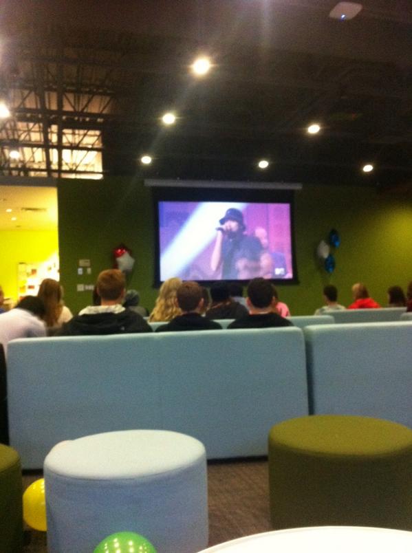 capuempower's tweet photo. Kardinal offishall currently playing #wedayvancouver http://t.co/nkqbeu8Cjq
