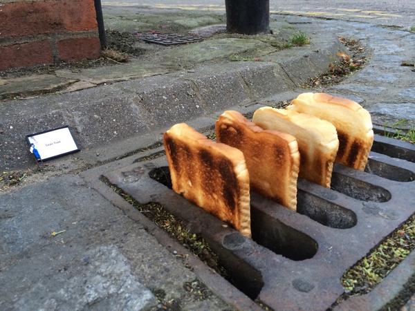 themouseprint's tweet photo. #York #Streetart #Mouseprint #toast #toastart #grate #gratetoast #greattoast @kingsmillcare #Miniart #31in31 #22of31 http://t.co/zxWnsCyWoK