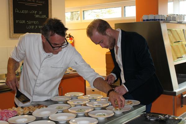 NetCanFinefoods's tweet photo. Chef-kok Rene van Empelen is erg te spreken over onze sablefish. Hij roemt de zoete, vettige smaak http://t.co/vTH9h6aKfo