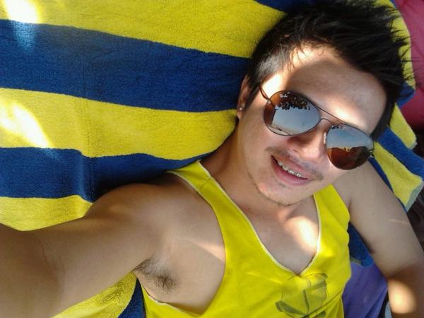 MaxPongdanai's tweet photo. Feel lonely now need more friends now!!!!! http://t.co/yk4yG6tVhb