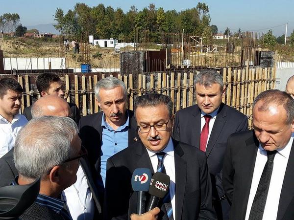 Düzce Valisi Ali İhsan Su ve Belediye Başkanı Mehmet Keleş, yapılan çalışmaları mikrofonlarımıza değerlendirdi.