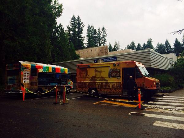 capuempower's tweet photo. Food trucks have arrived! They will be up and running at 11! we have Mac n Cheese and Reef Runner! #CapilanoU http://t.co/hirXxqVhA9