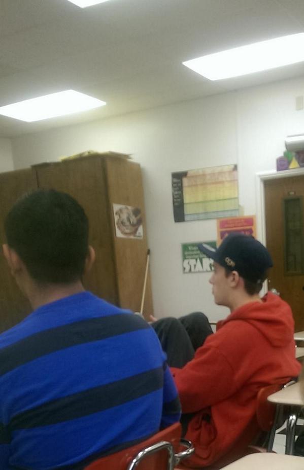 bradystevens96's tweet photo. Legs on his seat! #Girly #subtweet 
@Lukesteezymoney http://t.co/e0nKigXxfu