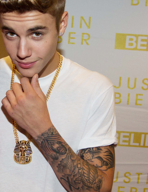 futherdrake's tweet photo. angel  #EMABiggestFansJustinBieber http://t.co/WtJB1EMf9q