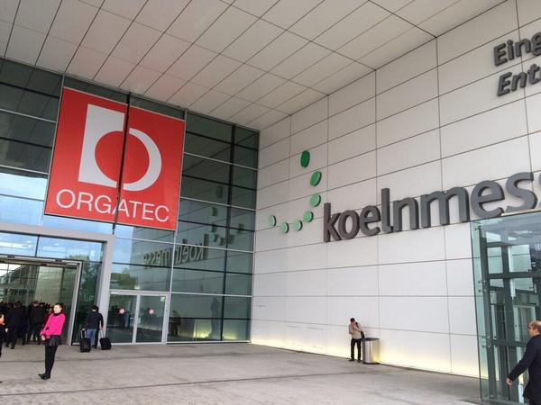 FureyJackie's tweet photo. Had an amazing day at #Orgatec2014 Thank you @VistaWorkspace for taking me with you @SimonGVista @RichardWVista Jxx http://t.co/jJ6rmxOEnO