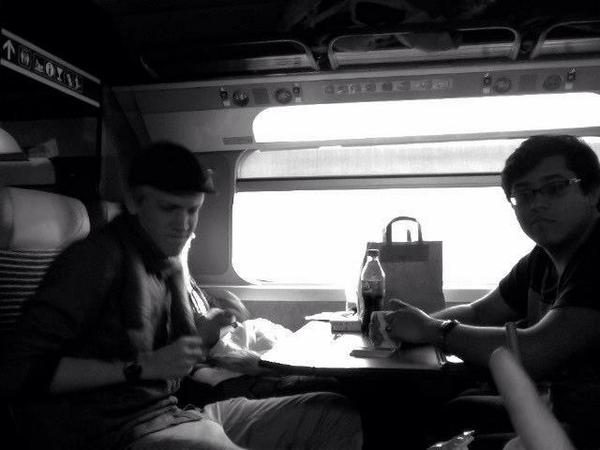 Kassilynn____'s tweet photo. TB to @Studly__Stu and @bathroomdancer looking hip as F training thru the French countryside w us @Sexi_Lexi93 #gold http://t.co/GV3zGDbIVa