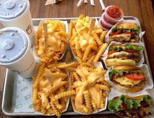 FoodPleaser's tweet image. Burgers &amp;amp; Cheese Fries.