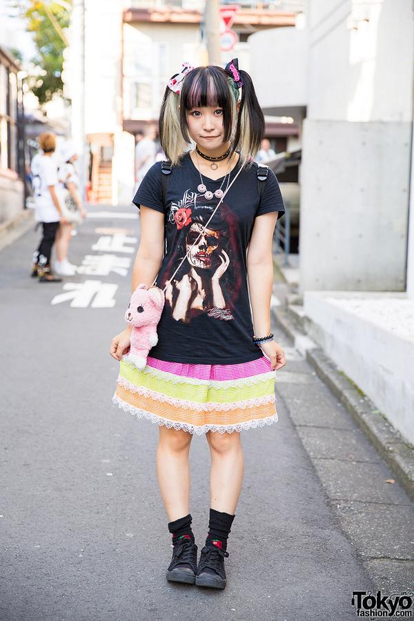 Harajuku girl in twin tails & guro-kawaii look w/ resale items, creepy ...