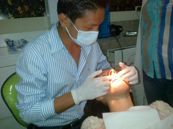 DondeirhoyEC's tweet photo. WORLD STETIC DENTAL @DrPeterValverde Transformando sonrisas - Separa tu consulta GRATIS 0996866706 - 6027410 #Urdesa http://t.co/pPAf0XyKYX