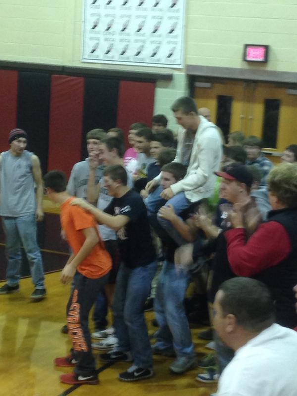 MandiL17's tweet photo. #heritagechamps #LVRAMS #ladyrams #fanrush Congrats ladies on your big victory!!! http://t.co/PFM0WZeYvm