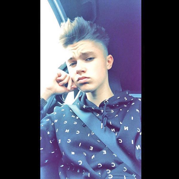 HRVY's tweet image. Rt For A Dm🙈 Need A Good Long Chat