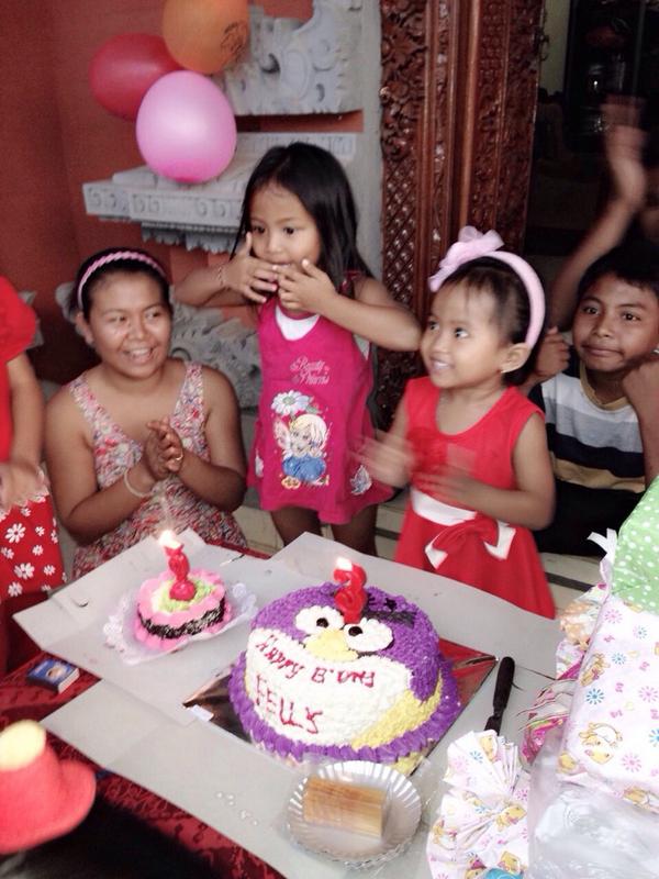 Happy b'day sayangku...semoga tambah dewasa,tambah pinter,dan selalu sehat..maaf papa gak bisa ikut merayakan..luv u