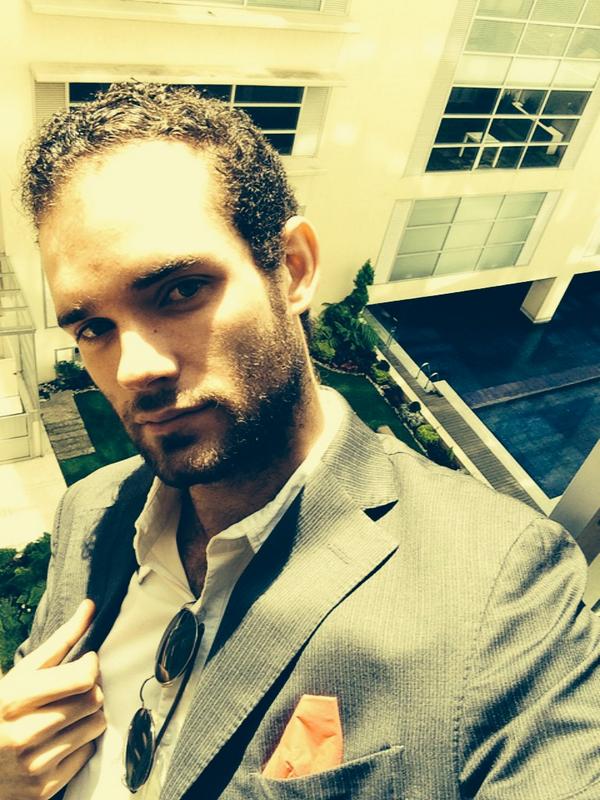 grillohdz's tweet photo. Sabes que odio de ser TAN guapo, nada por eso me encanta! (Ni Luis Mirrey y su disco Labios de Miel) #ParanoiaTotal http://t.co/SytW59inNL