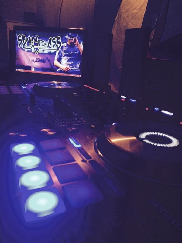 DJSkinBasS's tweet image. My new setup and controller on my home :D im so happpyy !!