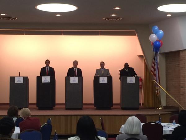 TrustInTom's tweet photo. SC State Employees Association Forum. Can you spot what's wrong with this picture? @nikkihaley is M.I.A. #SCSEA http://t.co/YlTlnAzV8V