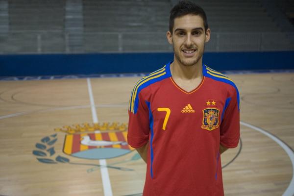 fsalagarcia's tweet photo. @Adolfitoo7: "Quiero aprender de mis compañeros, trabajar al máximo y debutar." http://t.co/FVSQaT5v3s http://t.co/66wnoe2aLh