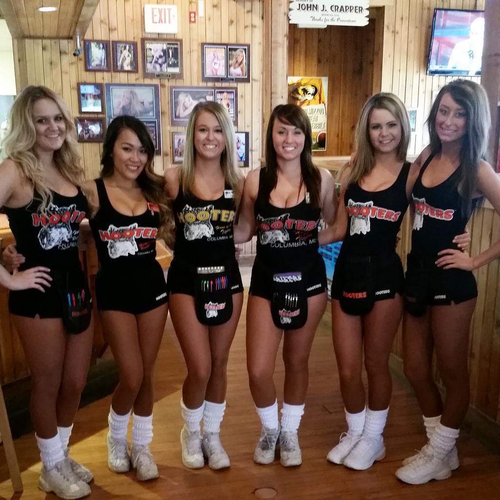 Hooters Columbia On Twitter Happy Wingday From You Favorite Columbia 