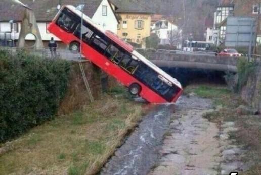Aquí, dando de beber a mi autobús