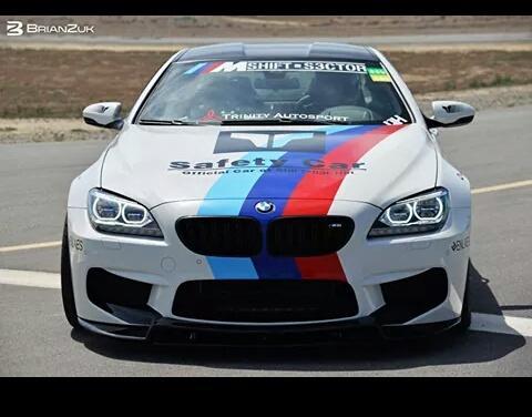 GenerationTurbo's tweet photo. Tipici colori della @BMWMotorsport @bmw, livrea della safety car @MotoGP http://t.co/dWajpSe4Mn