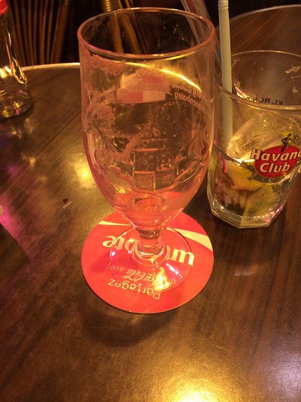 dolphyofficel's tweet photo. Au calme au bar http://t.co/y814BRNgcH