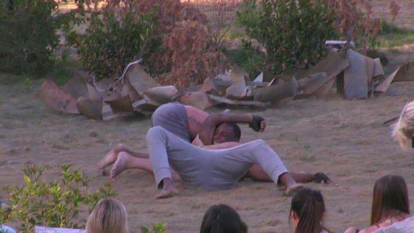 CarpeDiemGA's tweet photo. Taylor making "badass" Aaron tap out. http://t.co/CSsag4VzH3
