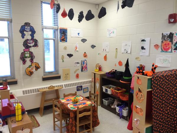 <a href="/ehestera/">emilia hestera</a>: Dramatic play centre. Spooky Halloween centre decorated by my kindergartens 😈👹👀 #earlylearningfun