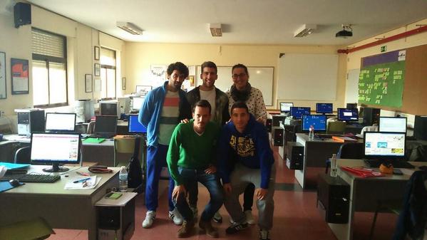 startup07's tweet photo. Y presentaros a los integrantes @RubenMA13 @Carolm_be @MarioSanchez_8 @SergioRey_14 y @Alberto_12_Jose http://t.co/xjC5EC6vSl