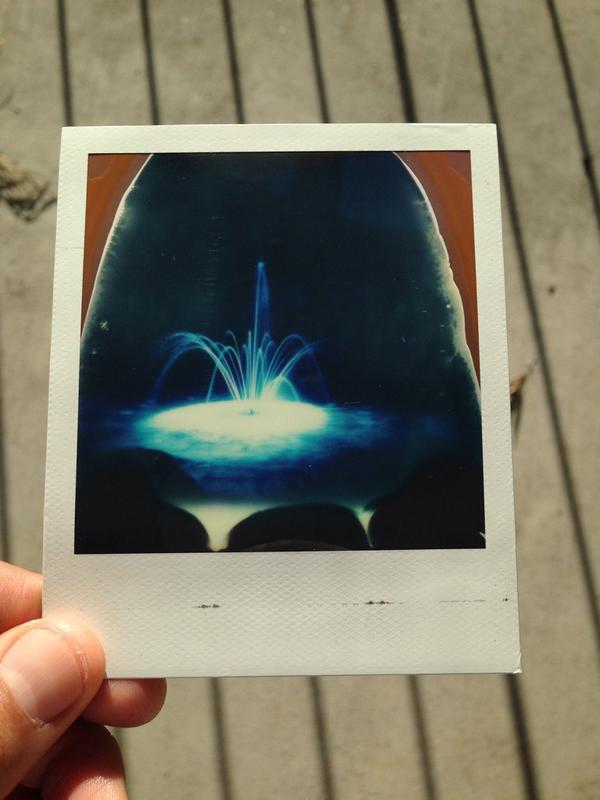 mrdannysanchez's tweet photo. Fountain #polaroidWeek #roidweek #Day3 #SnapitSeeIt #BelieveInFilm #divots #fountain #TheImpossibleProject #PX600 http://t.co/wQDsgVVF49