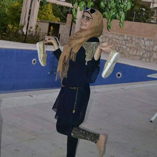 RtLebaneseOnly's tweet photo. Holy Shit.. *Rotfl* http://t.co/OhOlYG0Gxi