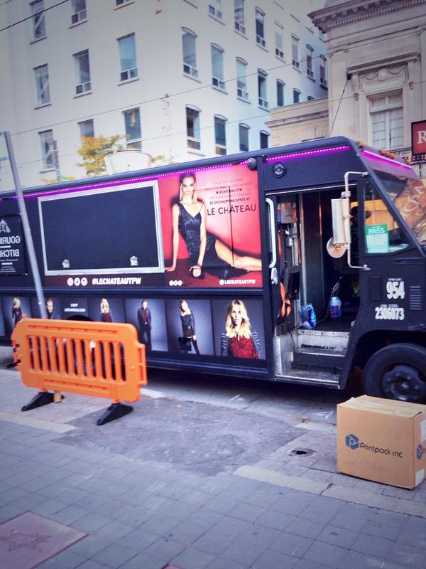 EventsMode's tweet photo. Traffic comes to a HAULT on King St when the @gourmetb1tches for #LeChateauTFW #fashionweekto #SS15 FREE FOOD! :) http://t.co/esR4R1iDba