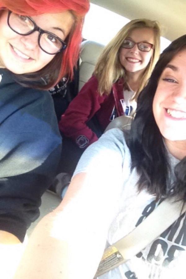 abbygotschott30's tweet photo. 7 bags, 2 laundry bags, 2 guitars, 3 girls, 1 car. #fallbreak2014 http://t.co/M0nnz4JJ9q