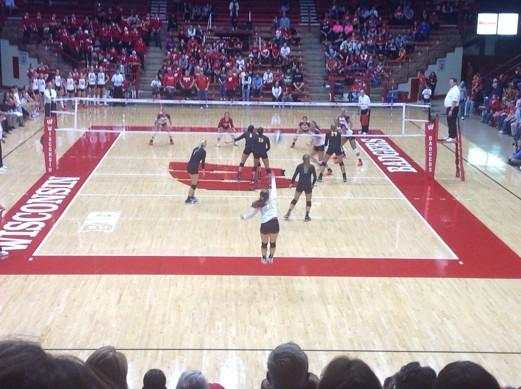 MilSting18Gold's tweet image. Catching one of our own in person at the Field House. Still looks good in those colors. #Sting18Gold #Foogs