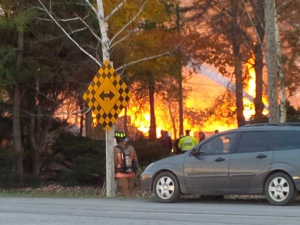 SloteMel's tweet image. Large fire at beverly building supplies in west flamborough @chchnews @thespec