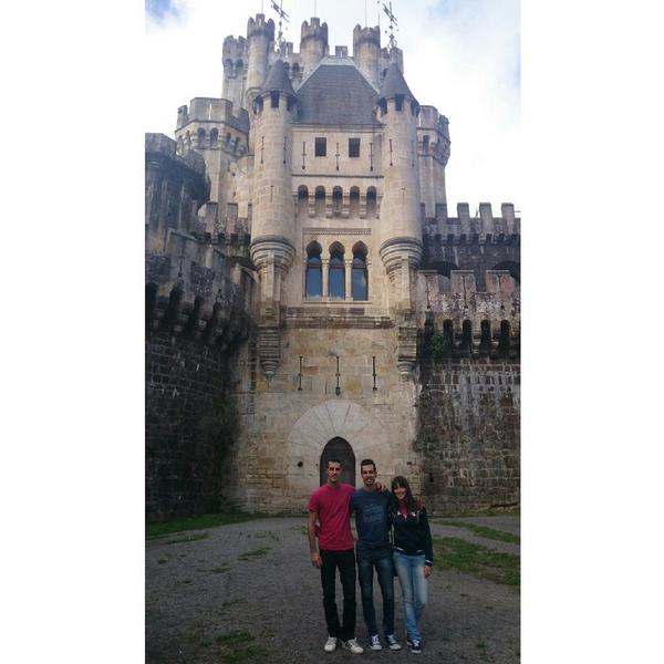 JuliaTobar7's tweet photo. Tras la celebración de un mes más.con mi koalitaa y un día perfecto de turismo Bizkaino... A dormir! :D http://t.co/XE3mYqqsIU