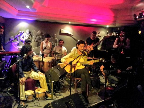 mlourdesrr's tweet photo. Lo que está pasando hoy en la #jamflamenca de @_Guerrero_Diego en @CafeBerlinMad pasará a la historia. Qué genio! http://t.co/bAHpYcLRS0